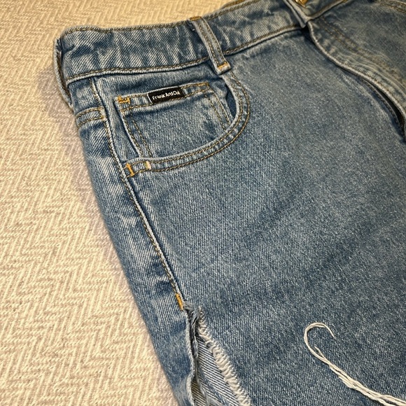 Frank and Oak Stevie Jean Cut off Shorts with side slits. Size 30 - Picture 5 of 13